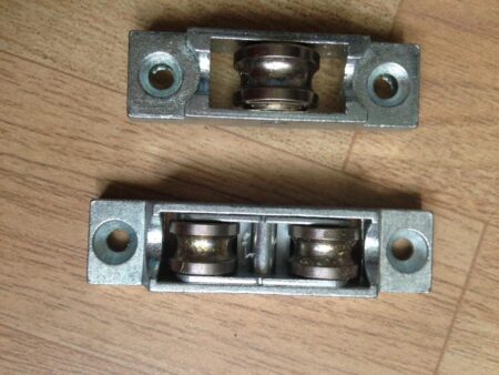 Bánh xe cửa nhựa